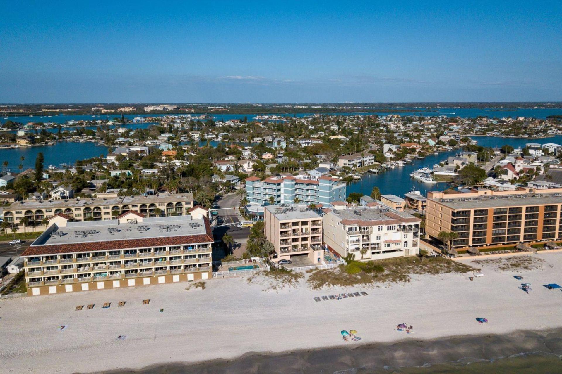 305 - Skyline Villa St. Pete Beach Exterior photo